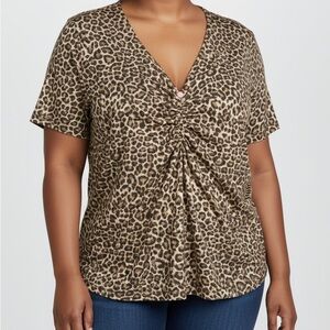Green Goddess Size 2X Leopard Print V-Neck Short Sleeve Top